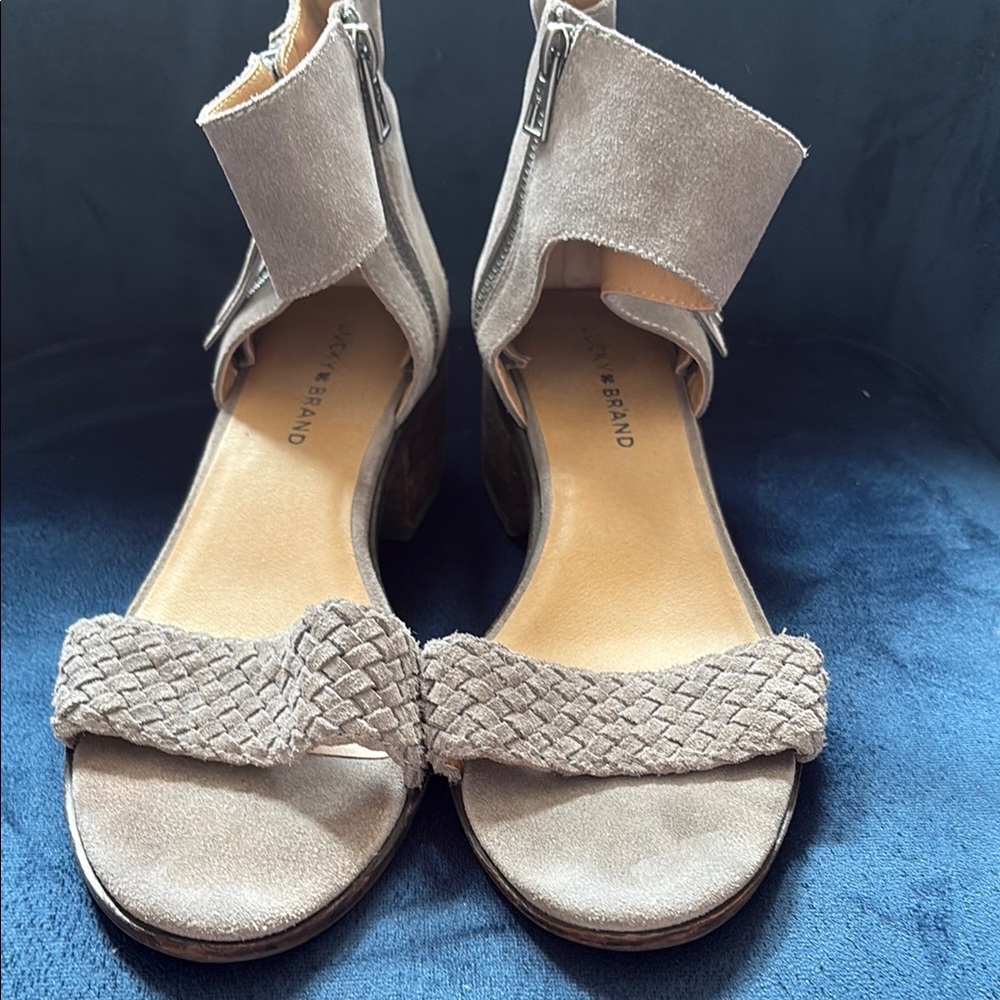 Lucky Brand Nichele Taupe Grey Block Heel Sandals Suede Size 9.5M - Picture 4 of 11